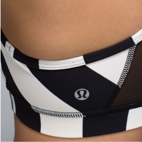 LULULEMON Black & White Horizontal Stripes Flow Y Bra size 4 - Picture 2 of 12